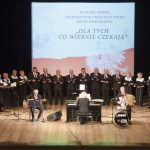 Koncert Chóru UTW „Dla tych co wiernie czekają”