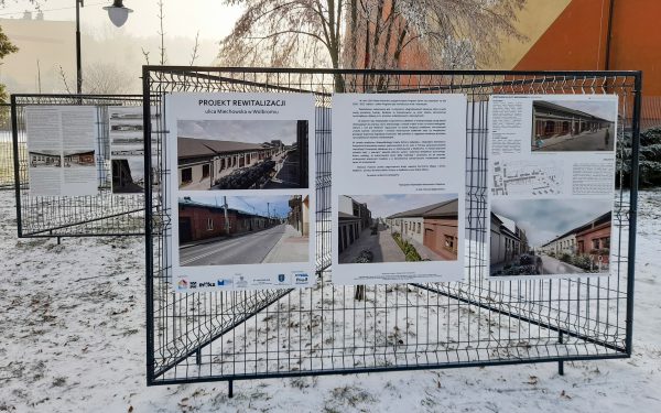 Wystawa przedstawiająca projekt rewitalizacji ulicy Miechowskiej w Wolbromiu